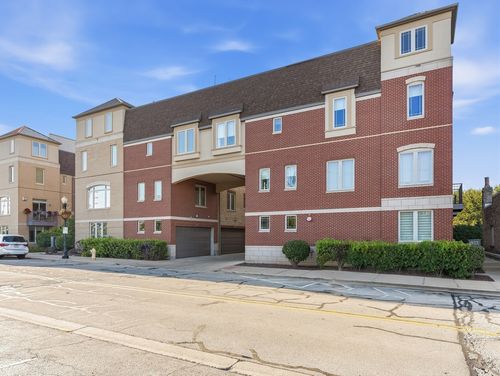 105-922 Warren Ave, Downers Grove, IL, 60515-3896 | Card Image