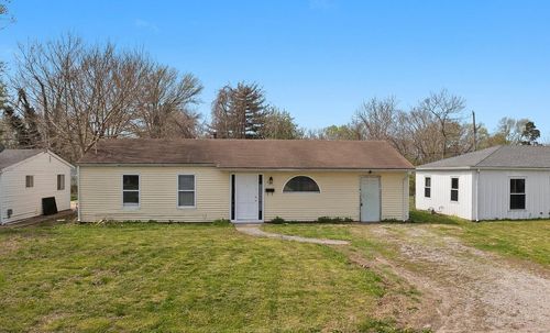 47 E Adams Dr, East Saint Louis, IL, 62206-3131 | Card Image