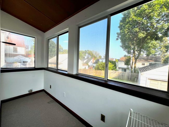 17 Rock Spring Rd, House other with 3 bedrooms, 3 bathrooms and null parking in Stamford CT | Image 23