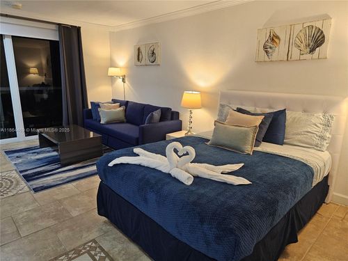 246-19201 Collins Ave, Sunny Isles Beach, FL, 33160-2202 | Card Image