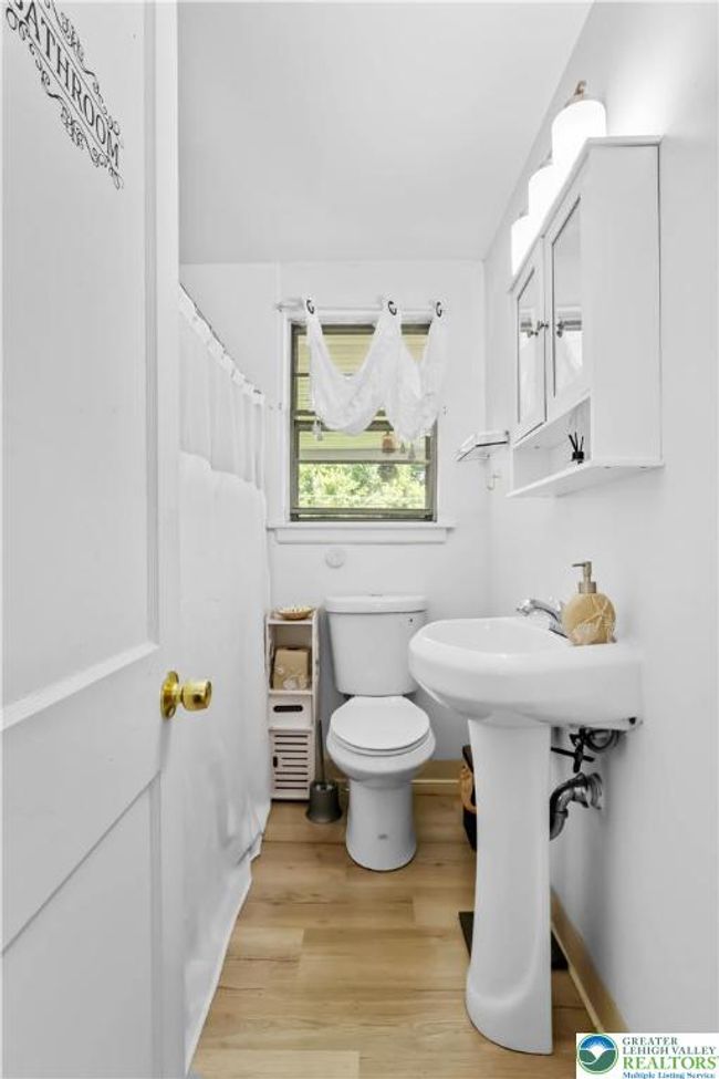 1373 Puggy Ln, House other with 4 bedrooms, 2 bathrooms and null parking in BETHLEHEM PA | Image 16