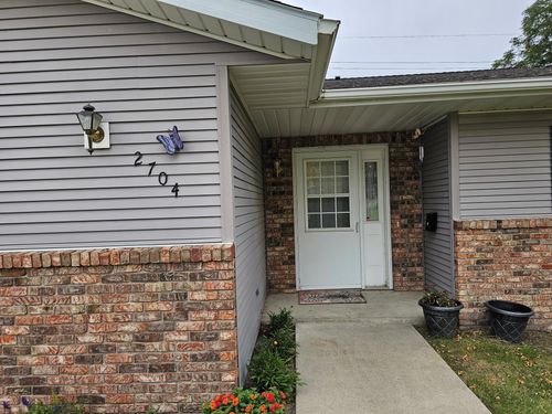 2704 9th St Sw, Willmar, MN, 56201-5044 | Card Image