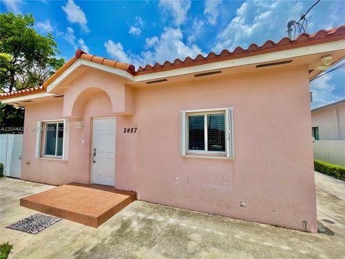 front-2487 W 5th Ct, Hialeah, FL, 33010-2110 | Card Image