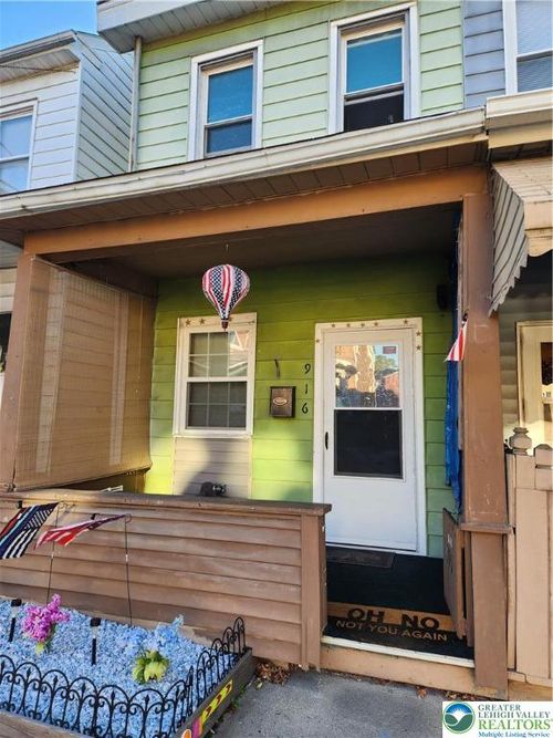 916 Main St, Slatington, PA, 18080-1732 | Card Image