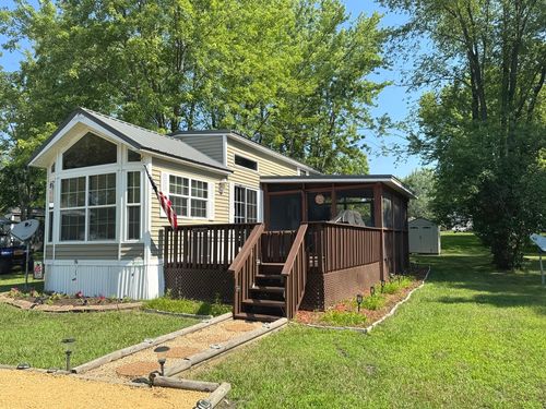 28-54 Woodhaven Dr E, Sublette, IL, 61367 | Card Image