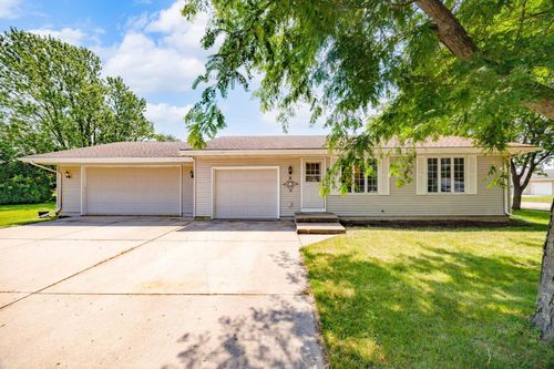 5 E Evergreen Ln, Milton, WI, 53563-1673 | Card Image