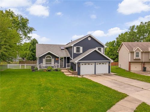 7305 Erika Ct, Pleasant Valley, MO, 64068-9009 | Card Image