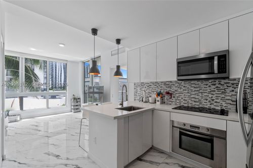 t-1411-300 S Biscayne Blvd, Miami, FL, 33131-5312 | Card Image