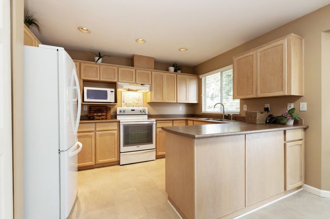 1809 Jacana Avenue, House other with 5 bedrooms, 3 bathrooms and 4 parking in Port Coquitlam BC | Image 9