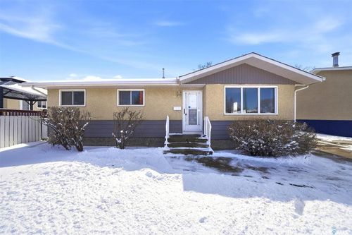 17 Churchill Drive, Saskatoon, SK, S7K3X2 | Card Image