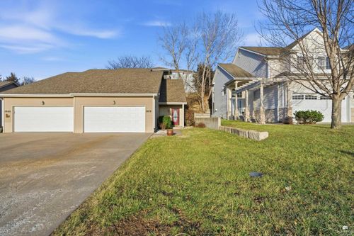 2058 Stephen Ct, Manhattan, KS, 66503-7590 | Card Image