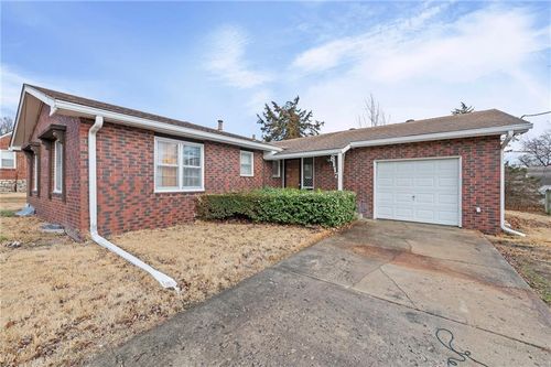 8117 Manning Ave, Raytown, MO, 64138-1528 | Card Image