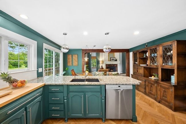 69 Oak Ave, House other with 4 bedrooms, 3 bathrooms and 4 parking in Northborough MA | Image 9