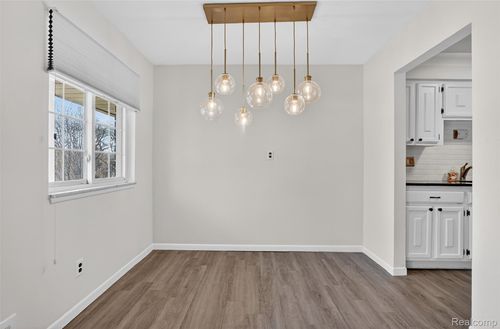 11-22850 E 9 Mile Rd, Saint Clair Shores, MI, 48080-3403 | Card Image