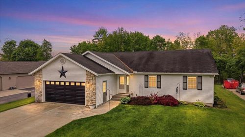 749 Country Club Dr, Howard, OH, 43028-9530 | Card Image