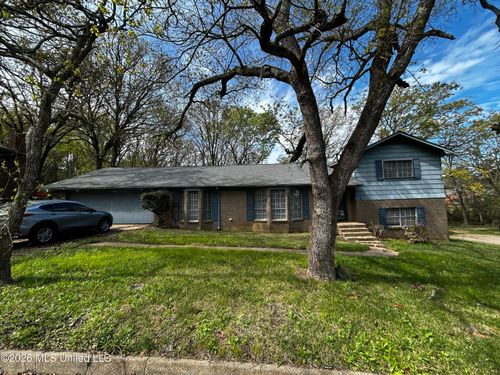 927 Royal Oak Dr, Jackson, MS, 39209-6736 | Card Image