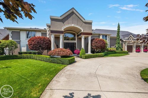 38371 Huron Pointe Dr, Harrison Twp, MI, 48045-2838 | Card Image