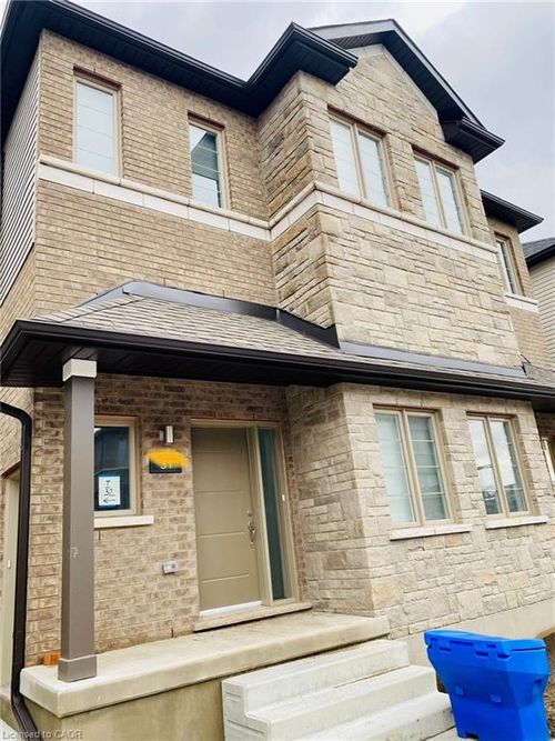 31-205 W Oak Trail, Kitchener, ON, N2R0R9 | Card Image