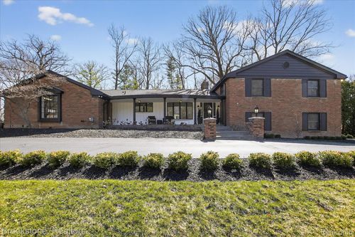 754 N Valley Chase Rd, Bloomfield Hills, MI, 48304-3168 | Card Image