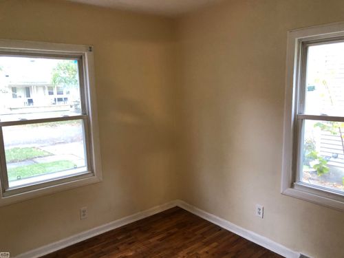 647 Crawford St, Flint, MI, 48507-2458 | Card Image