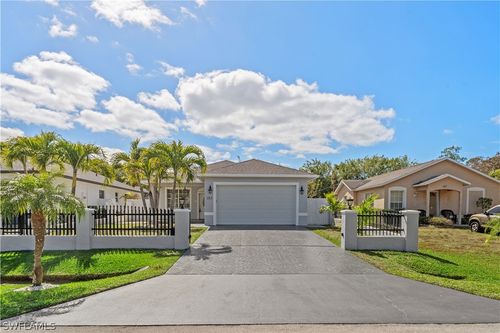 183 7th St, NAPLES, FL, 34113-8555 | Card Image