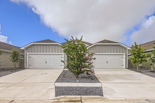 631 Ashers Pl, Seguin, TX, 78155-3081 | Card Image