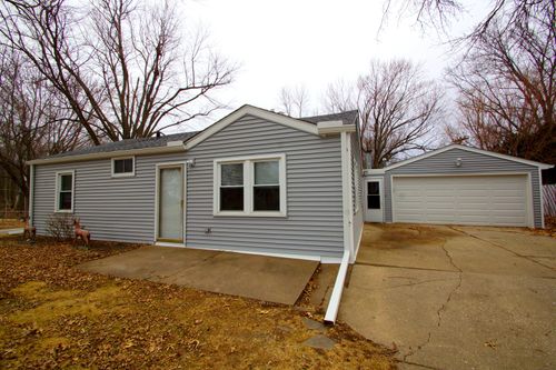 3210 W 68th St, Davenport, IA, 52806-1469 | Card Image