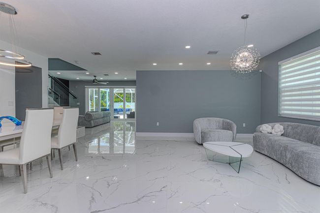 2738 Misty Oaks Circle Royal Circle, House other with 4 bedrooms, 3 bathrooms and null parking in Royal Palm Beach FL | Image 6