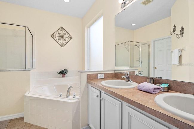 Primary Bath with dual sinks | Image 27