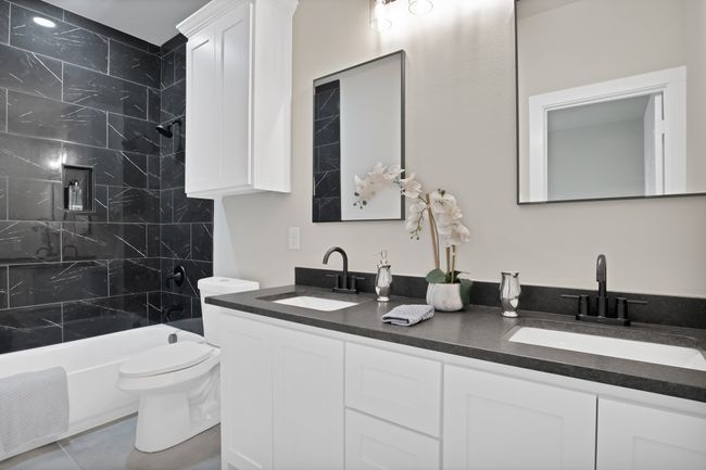 205 E South St, House other with 3 bedrooms, 2 bathrooms and null parking in Itasca TX | Image 18