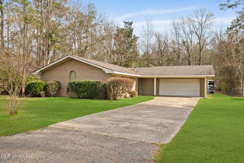 108 River Oaks Dr, Hattiesburg, MS, 39402-1228 | Card Image