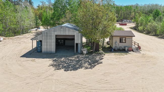 heated garage/shed | Image 10