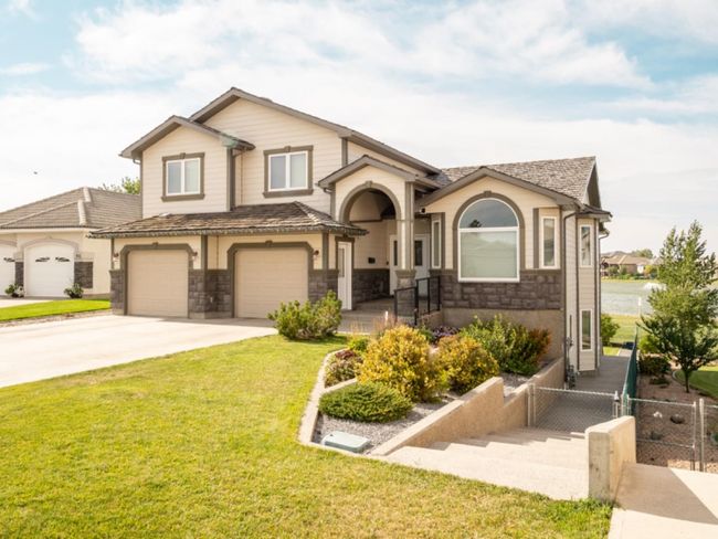70 Fairmont Cove S, Home with 6 bedrooms, 4 bathrooms and 6 parking in Lethbridge AB | Image 1