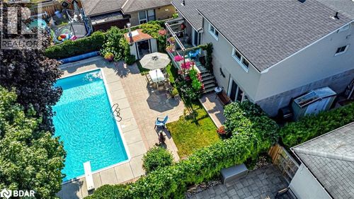 33 Porter Cres, Barrie, ON, L4M5H8 | Card Image