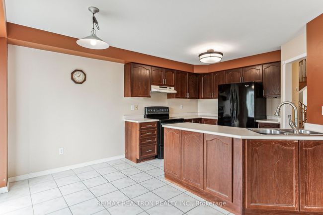 42 Queen Mary Dr, House other with 3 bedrooms, 3 bathrooms and 2 parking in Brampton ON | Image 11