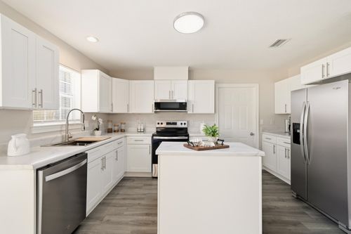 801 Forest Cove Ct, Mary Esther, FL, 32569-1588 | Card Image