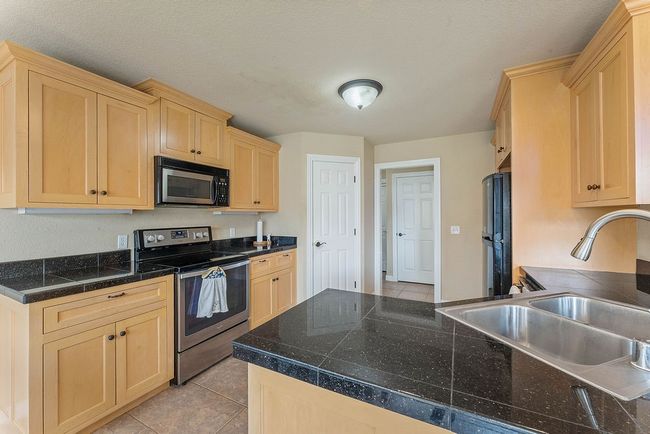 Eat-in kitchen with pantry | Image 8