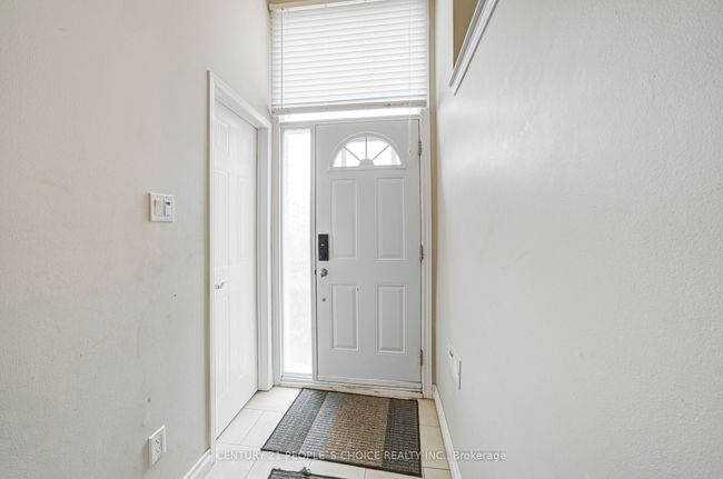 83 Corey Cir, Condo with 3 bedrooms, 3 bathrooms and 1 parking in Georgetown ON | Image 4