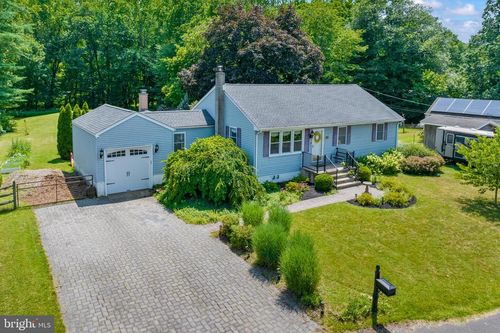 10 Hengeli Dr, Chesterfield, NJ, 08515-2902 | Card Image