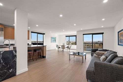 ph1-103 Gorge Rd E, Victoria, BC, V9A6Z2 | Card Image