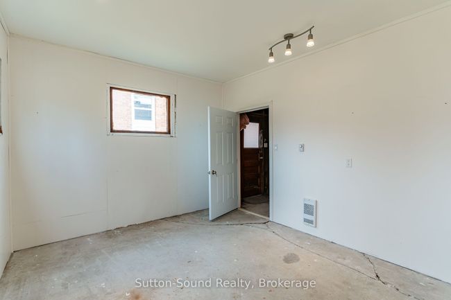 2348 5th Ave W, House other with 3 bedrooms, 2 bathrooms and 4 parking in Owen Sound ON | Image 18