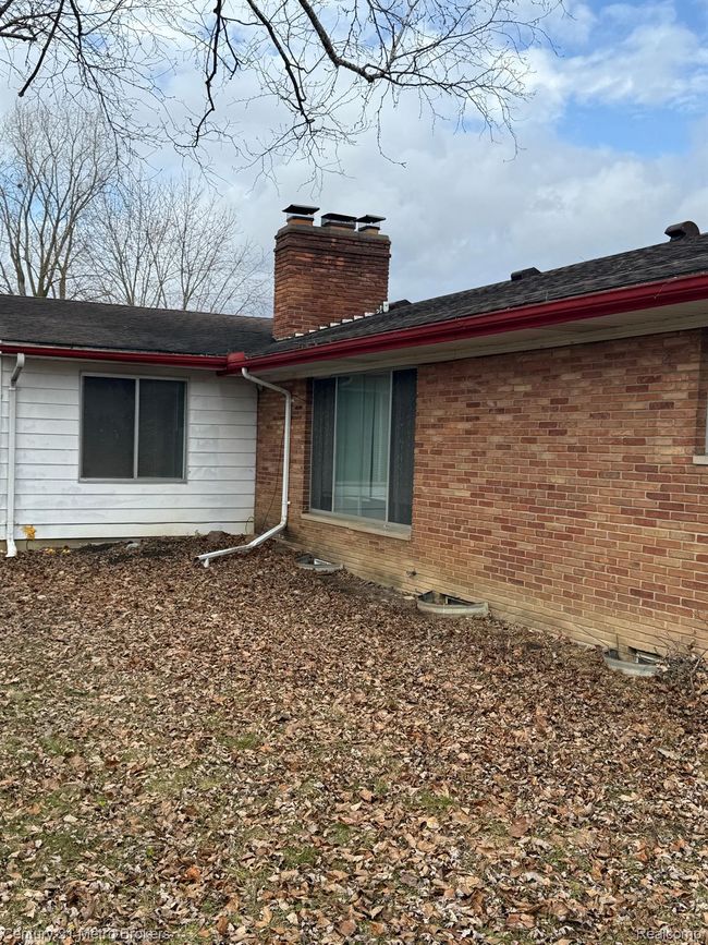 1095 Cora Dr, House other with 3 bedrooms, 2 bathrooms and null parking in Flint MI | Image 23
