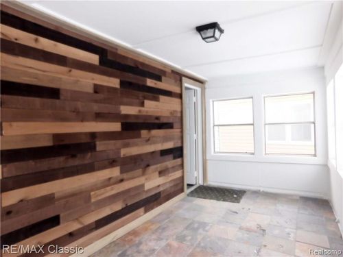 2433 Kleist Ct, Keego Harbor, MI, 48320-1432 | Card Image