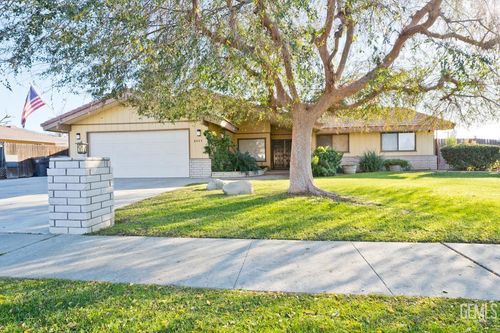 8009 Kimberly Avenue, Bakersfield, CA, 93308 | Card Image