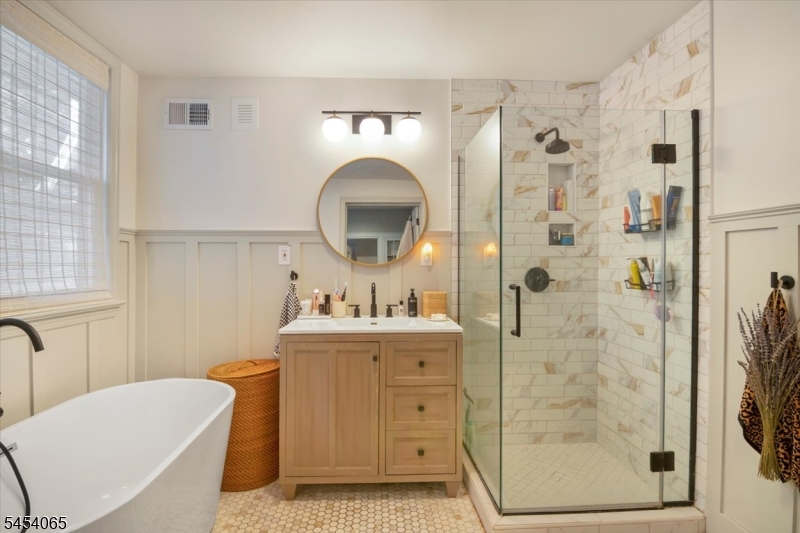 Residential Lease in Bloomfield Twp. 4
