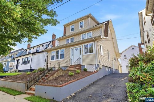 18 Winfield St, West Orange, NJ, 07052-5851 | Card Image