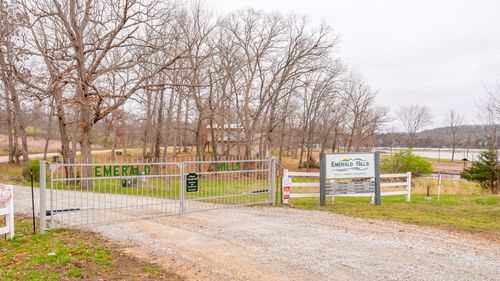 000 Emerald Hills Dr, Edwards, MO, 65326 | Card Image