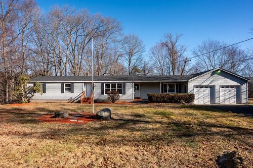 240 Amesbury Road, Kensington, NH, 03833 | Card Image