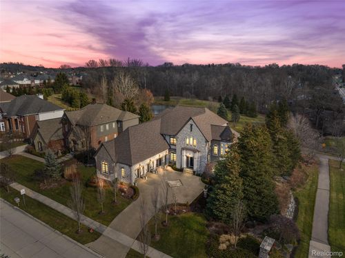 1021 Clear Creek Dr, Rochester Hills, MI, 48306-3576 | Card Image