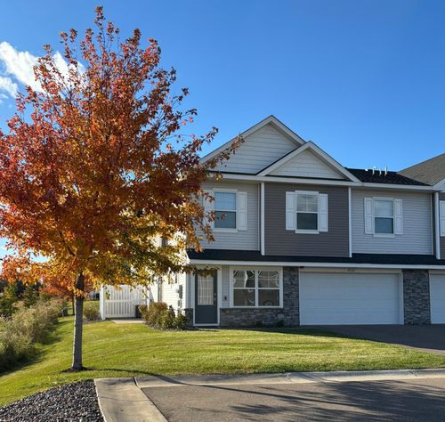 8067 Abercrombie Ln, Woodbury, MN, 55129-7557 | Card Image